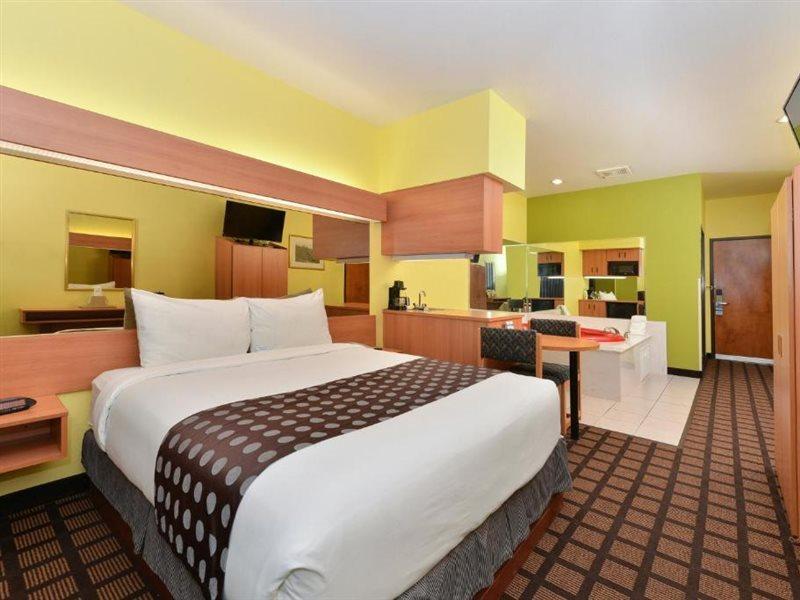 Microtel Inn & Suites By Wyndham Ft. Worth North/At Fossil Fort Worth Esterno foto