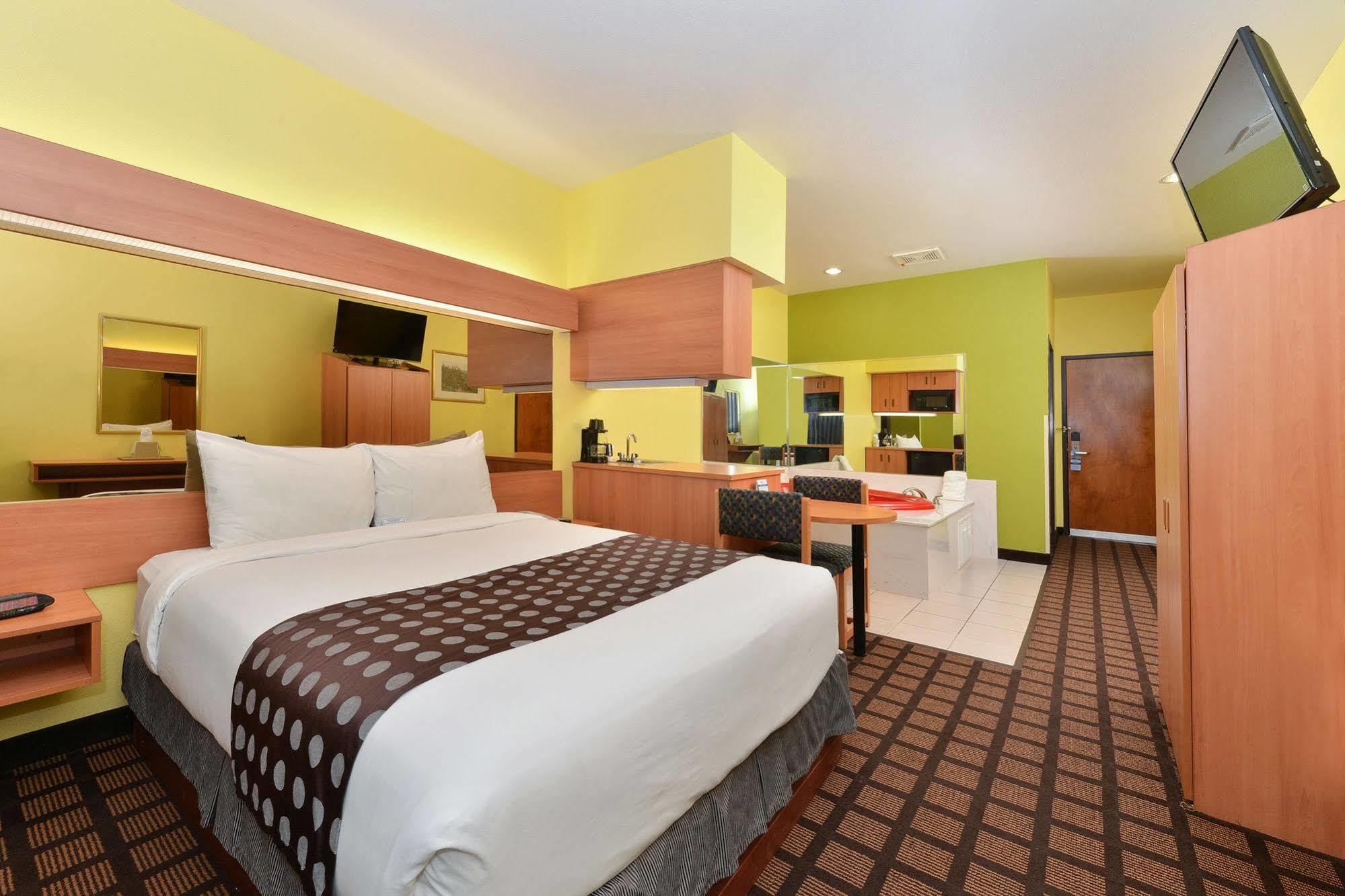 Microtel Inn & Suites By Wyndham Ft. Worth North/At Fossil Fort Worth Esterno foto