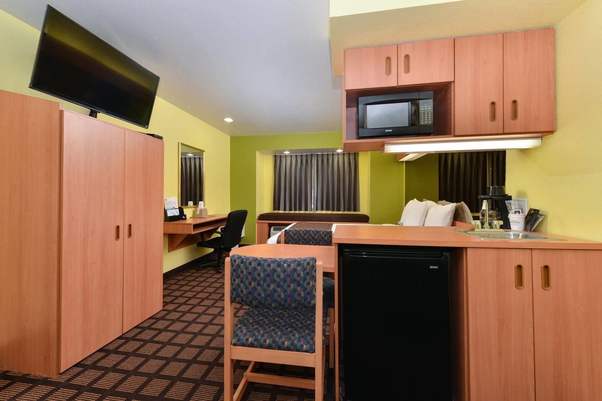 Microtel Inn & Suites By Wyndham Ft. Worth North/At Fossil Fort Worth Esterno foto