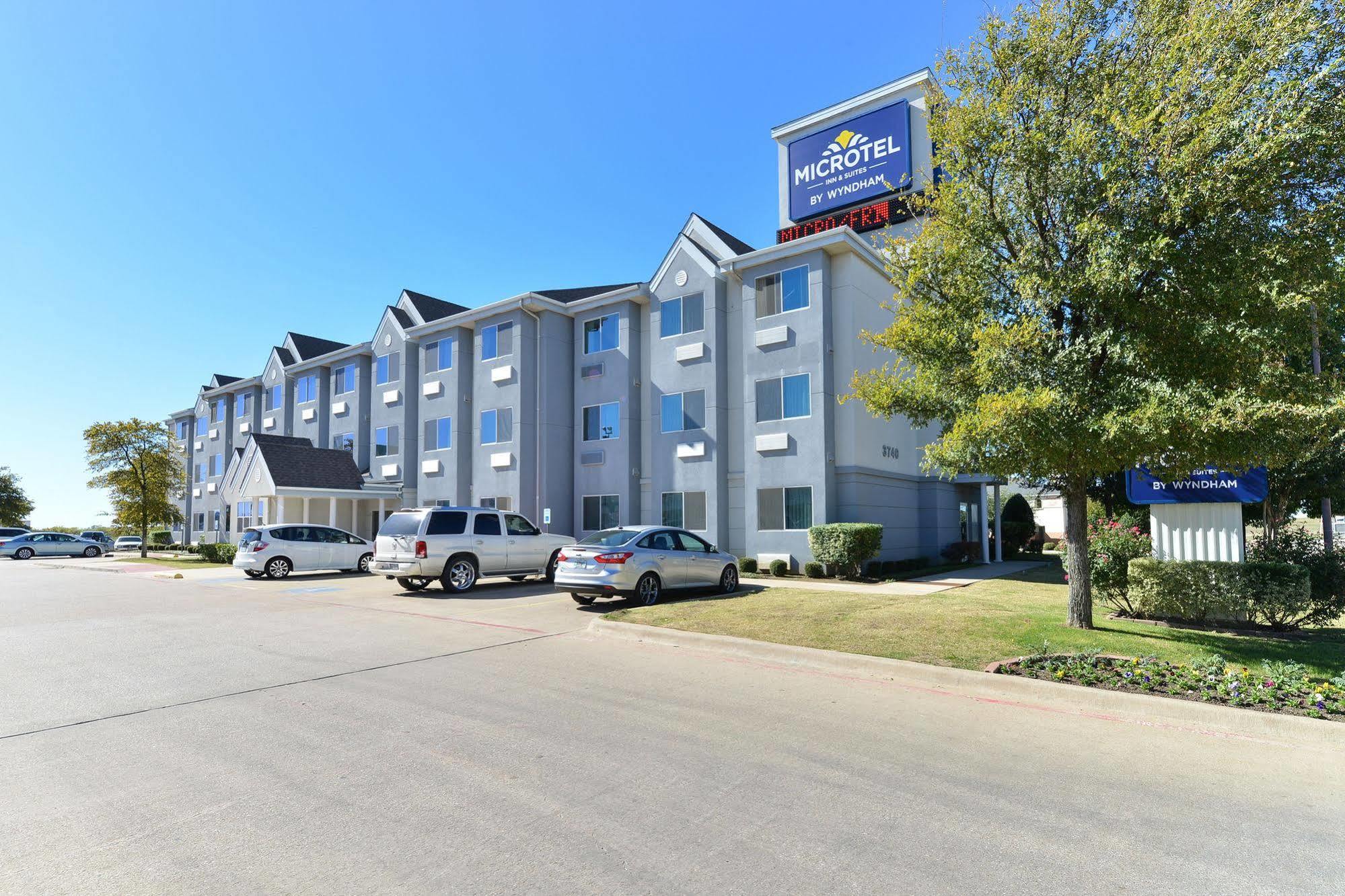 Microtel Inn & Suites By Wyndham Ft. Worth North/At Fossil Fort Worth Esterno foto