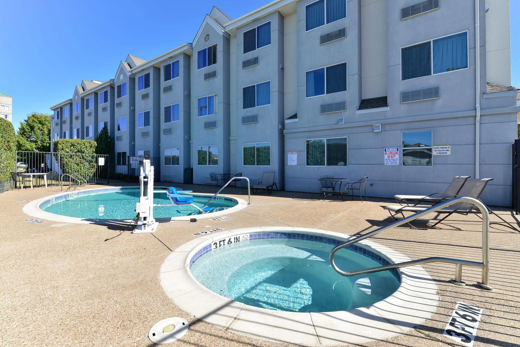 Microtel Inn & Suites By Wyndham Ft. Worth North/At Fossil Fort Worth Esterno foto
