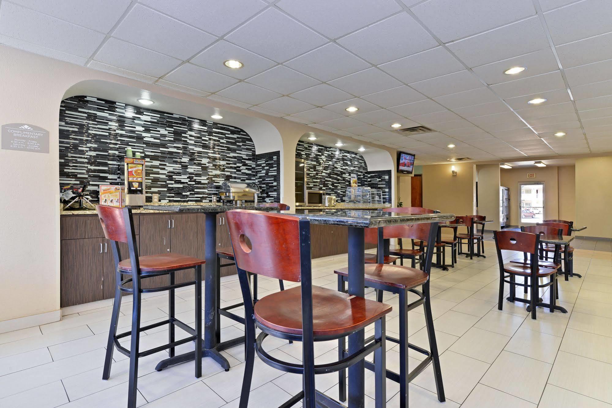 Microtel Inn & Suites By Wyndham Ft. Worth North/At Fossil Fort Worth Esterno foto